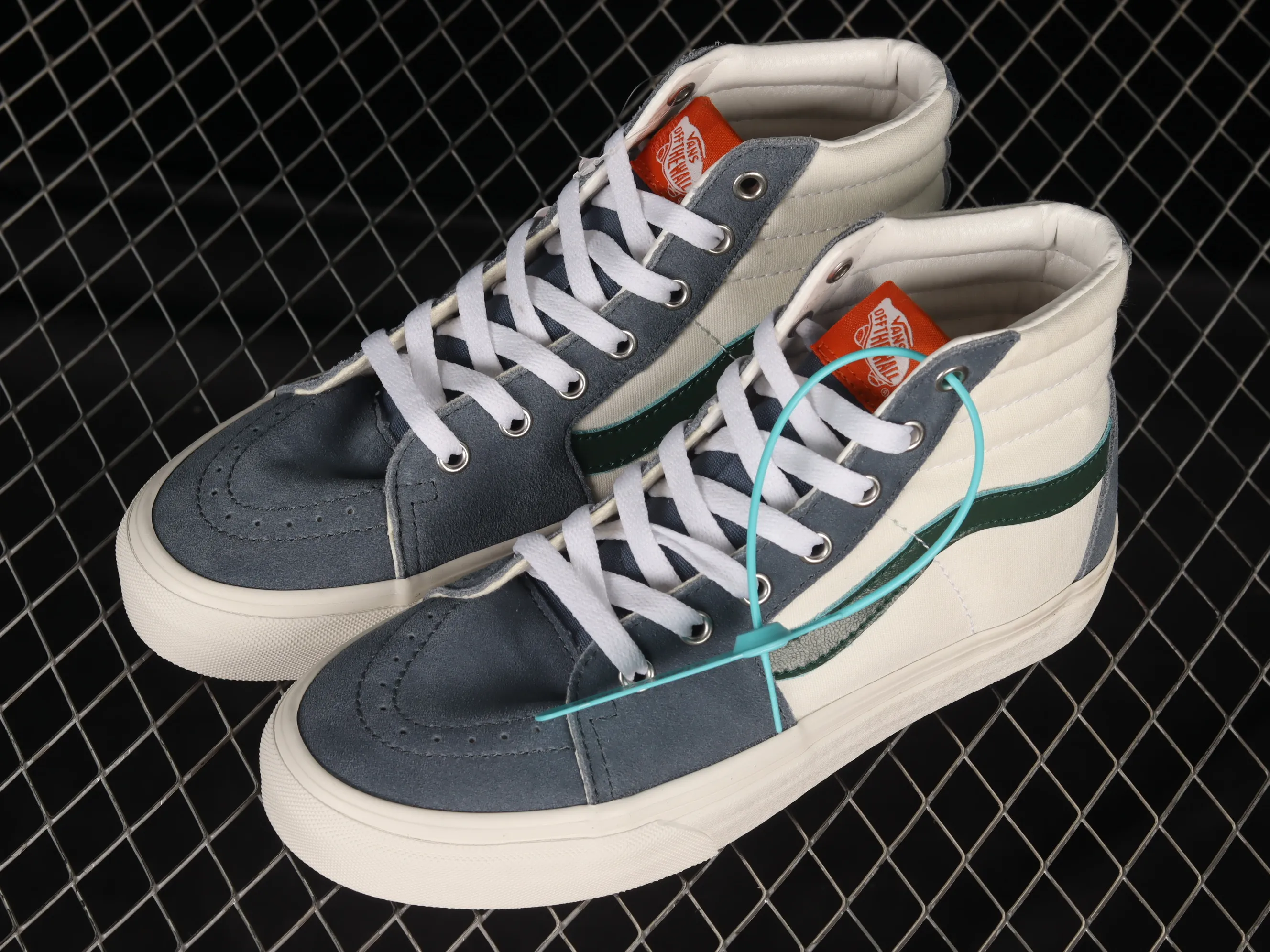 All categories Vans Vans series Vans Hi Vans high-top Vans Sk8-Hi Vans official white and blue stitching simple style casual vulcanized sneakers VN0A5JMJBLG